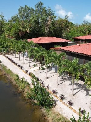 Kmar Villas - Canal View